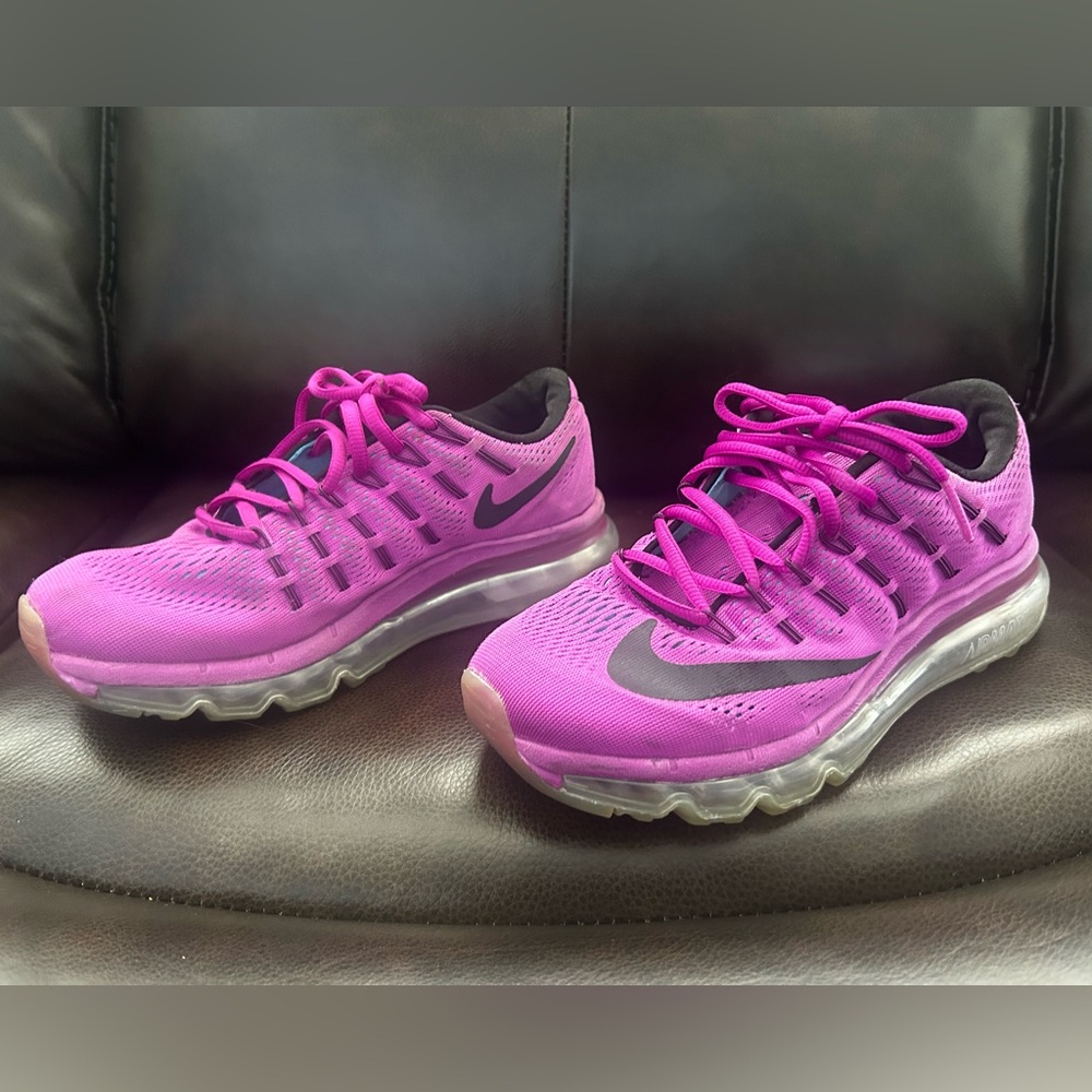 Nike Air Max, women’s size 6